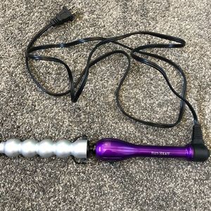 Bed Head Ceramic Styling Iron - bubble wand